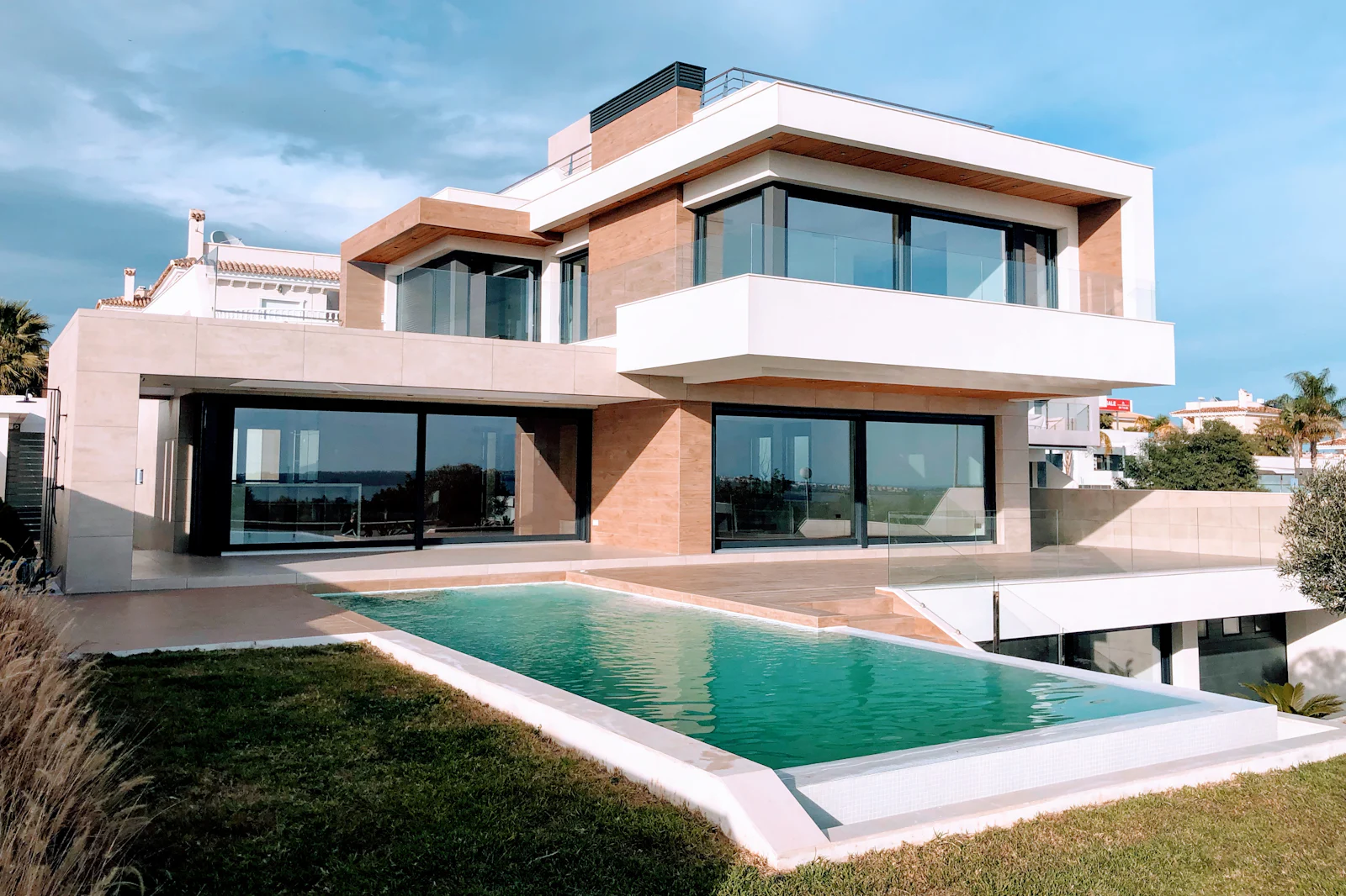 The house and its pool